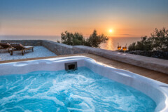 BassaMaina sunset jacuzzi